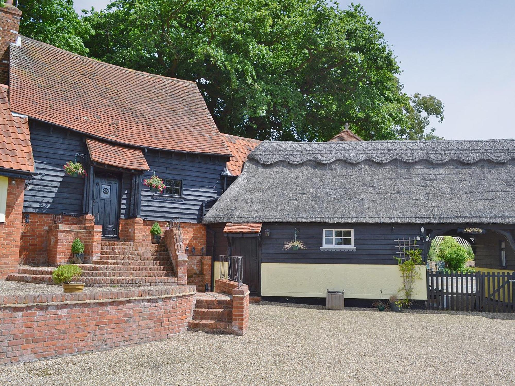 Lake House Cottage Finchingfield Экстерьер фото
